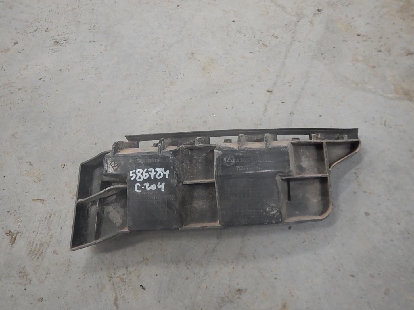 Кронштейн заднего бампера правый