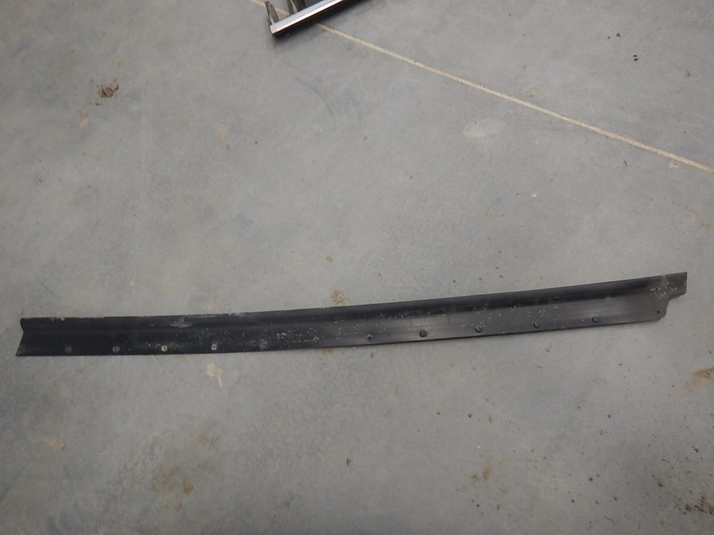 Уплотнитель передней левой двери