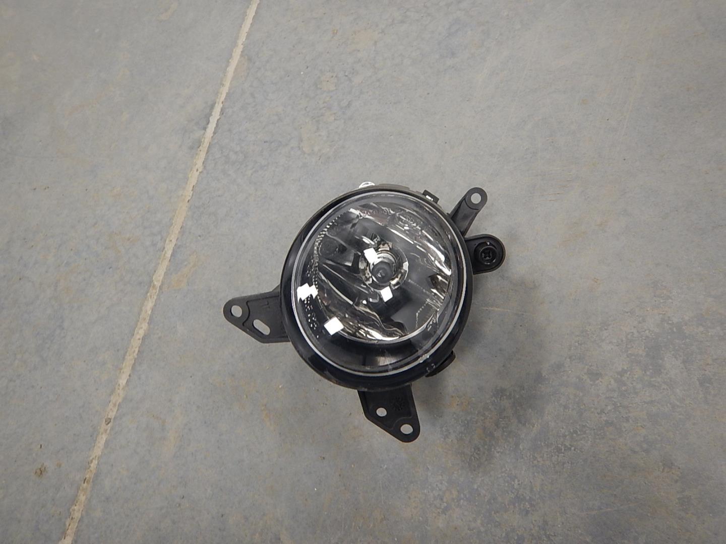 Фара противотуманная правая