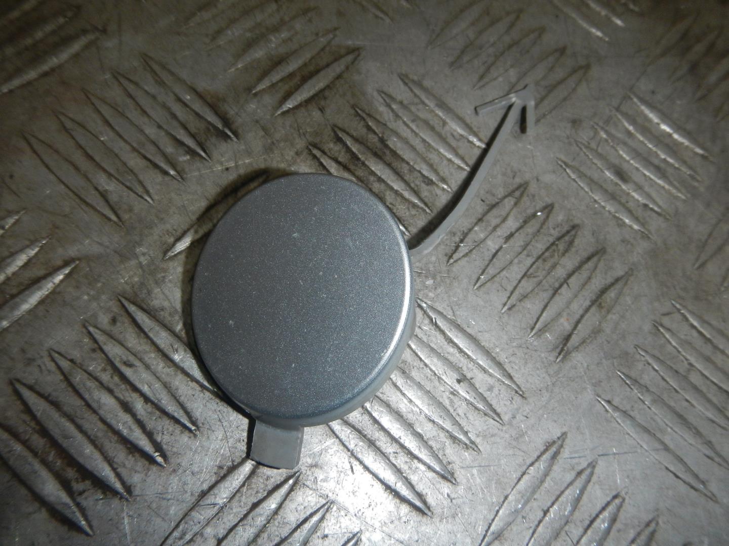 Заглушка буксировочного крюка