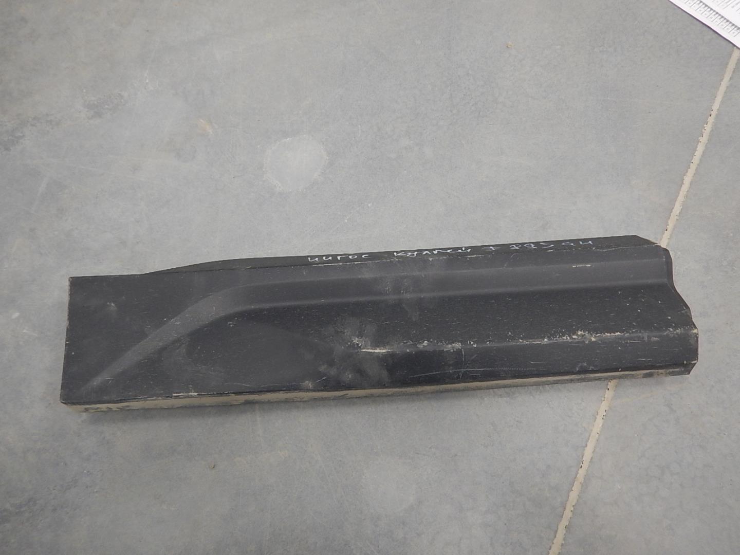 Молдинг задней правой двери