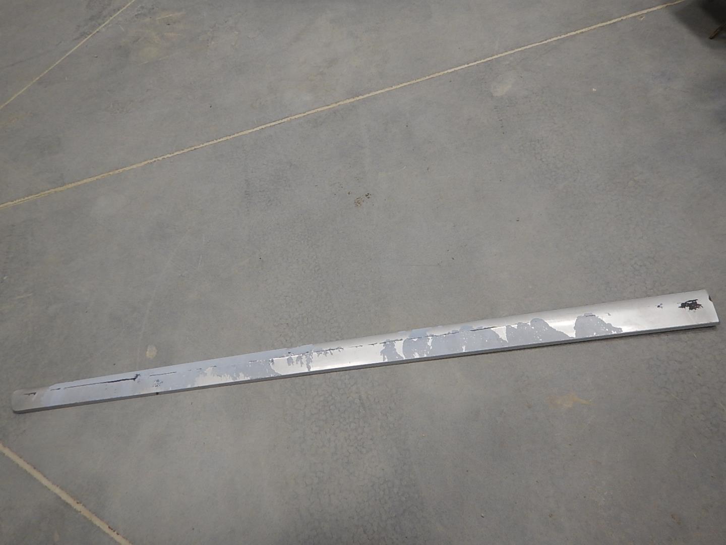 Молдинг передней левой двери