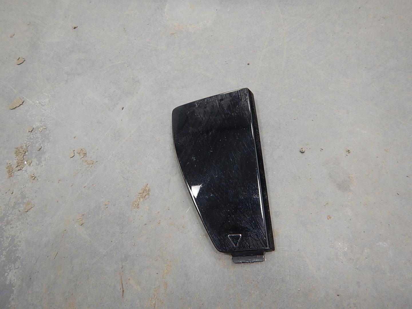 Заглушка буксировочного крюка