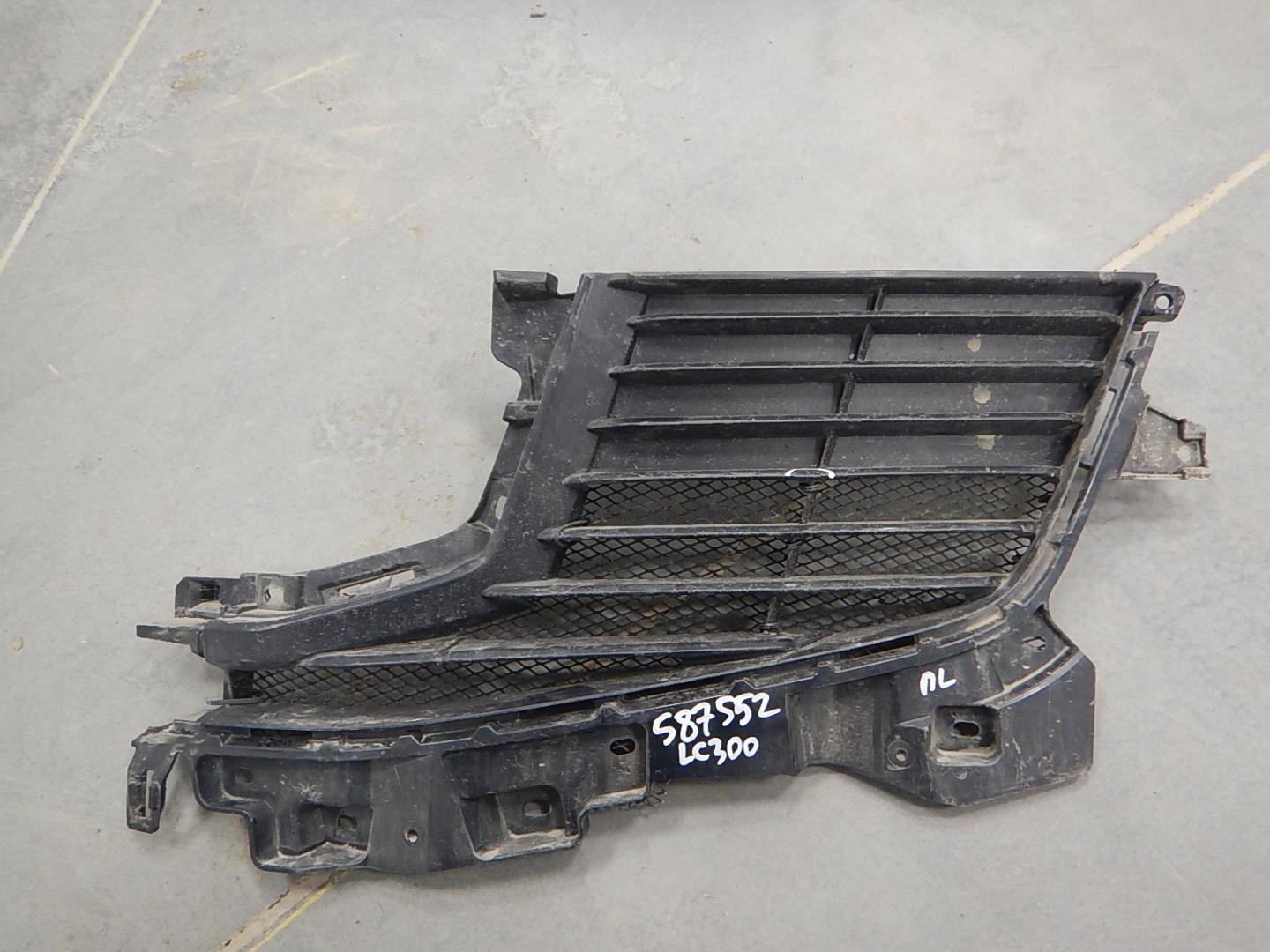 Решетка в бампер левая