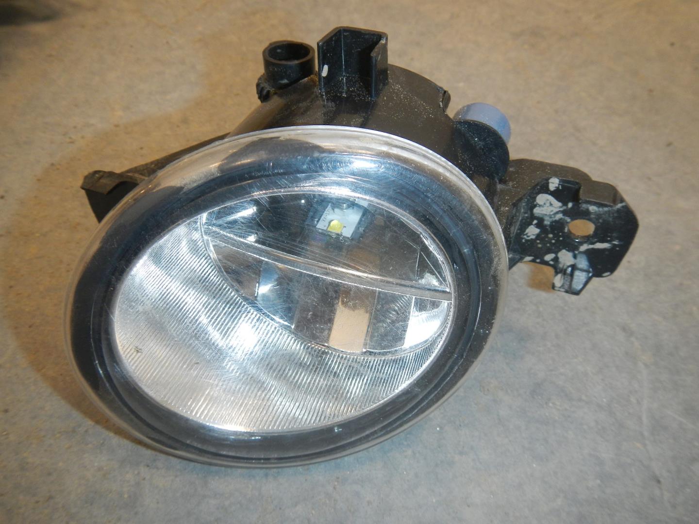 Фара противотуманная правая