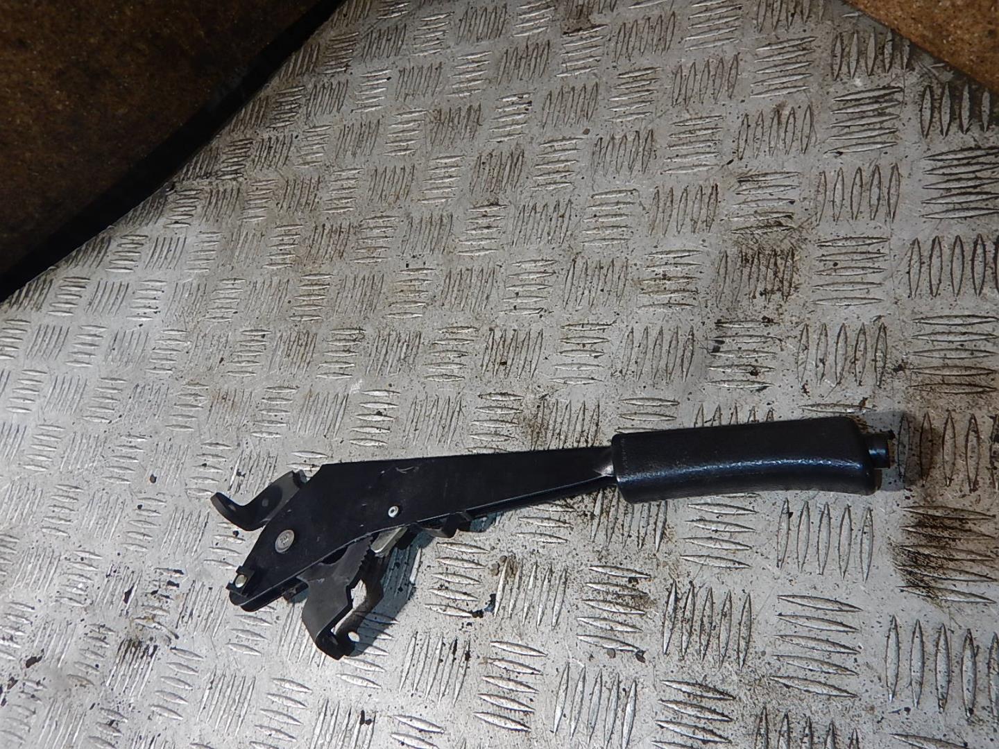 Рычаг стояночного тормоза