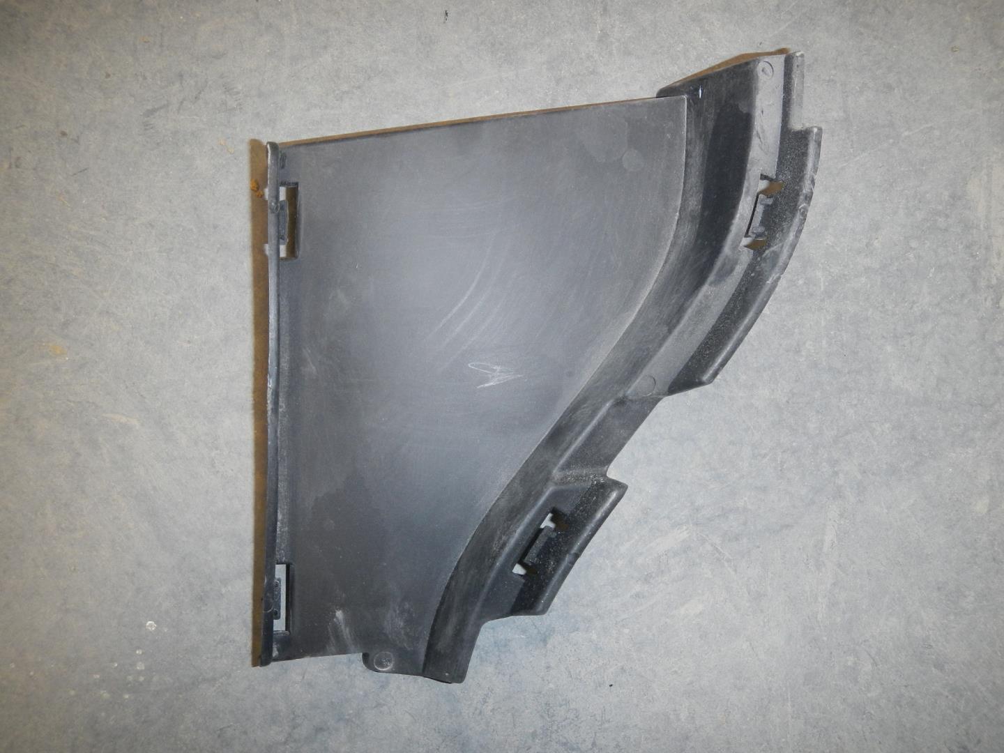 Воздуховод радиатора правый