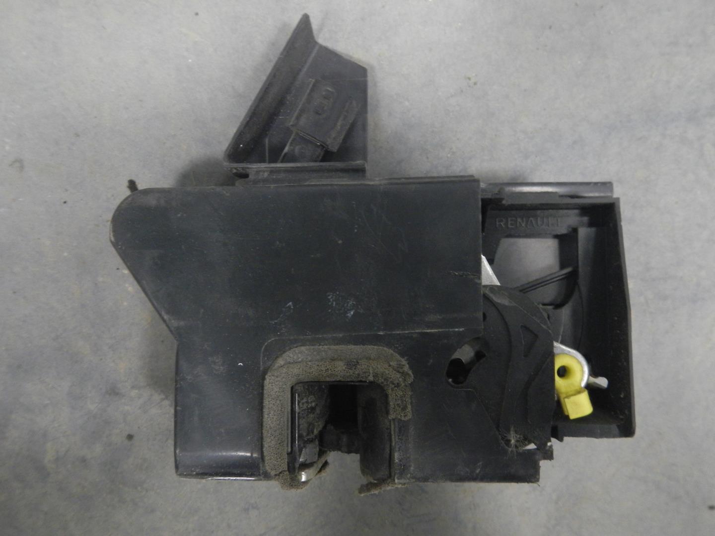 Замок двери передней левой