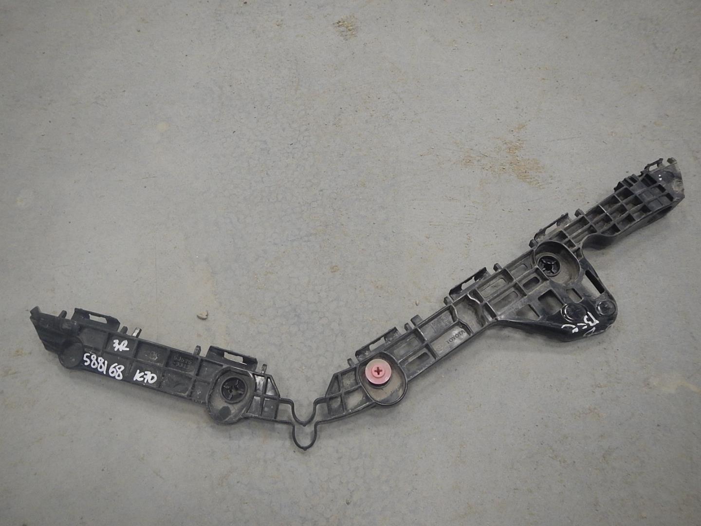 Кронштейн заднего бампера правый