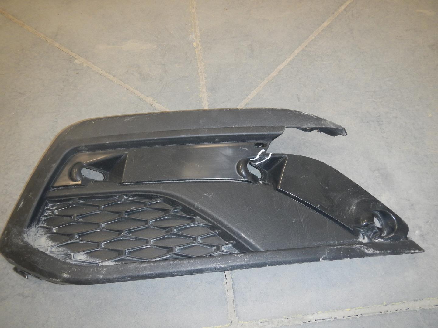 Решетка в бампер левая