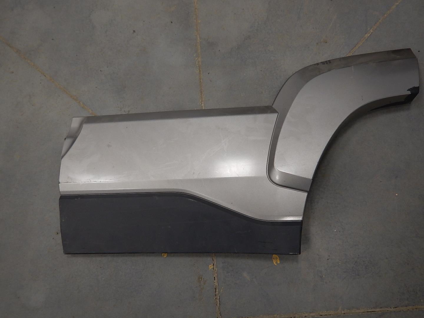 Молдинг задней левой двери