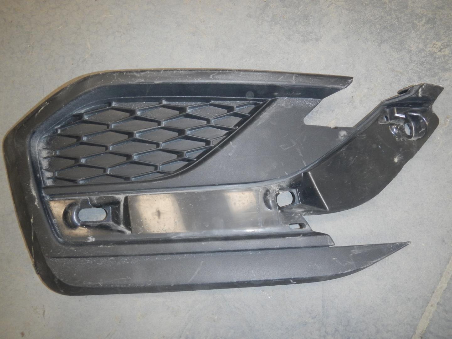 Решетка в бампер правая
