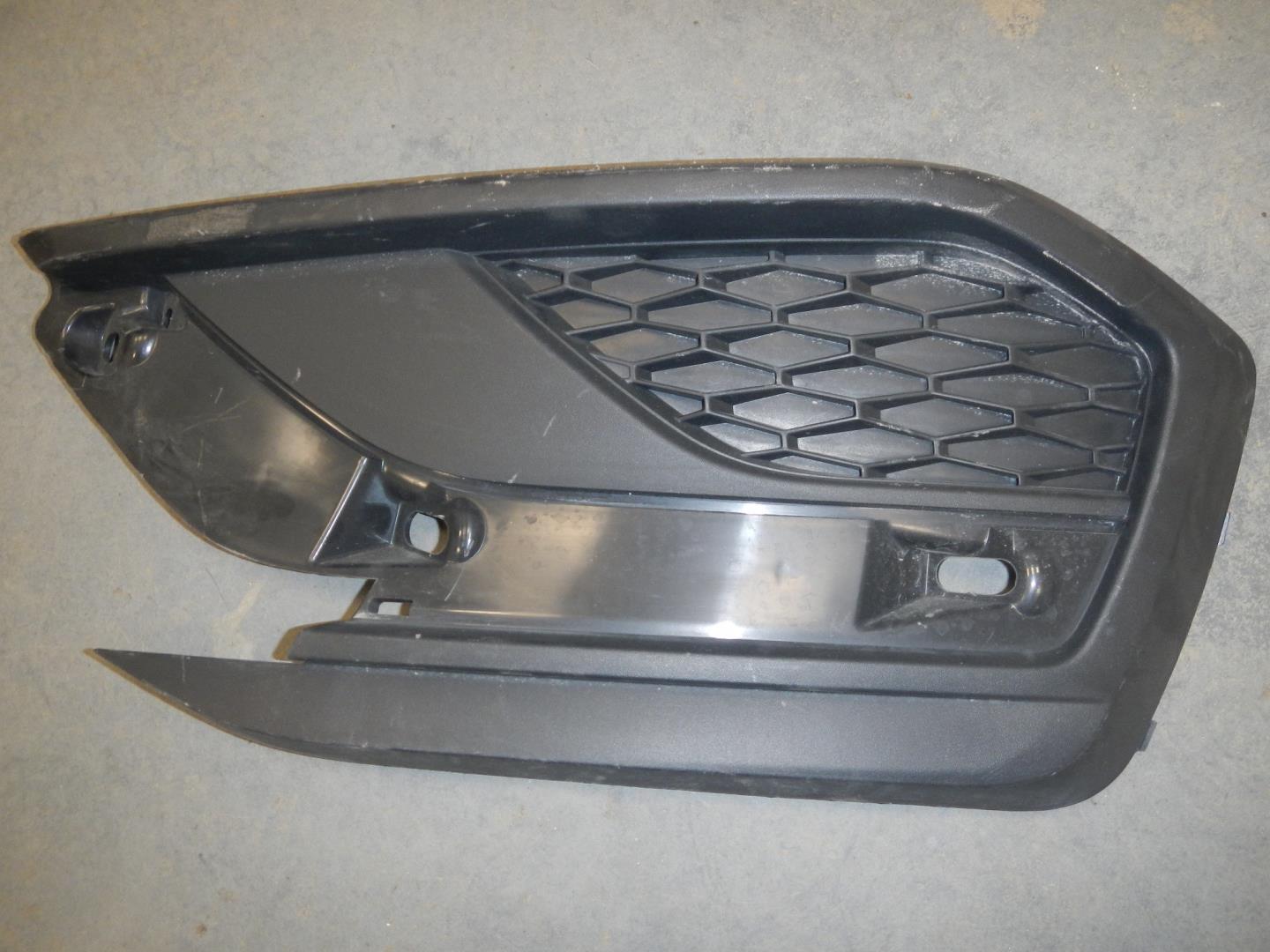 Решетка в бампер левая