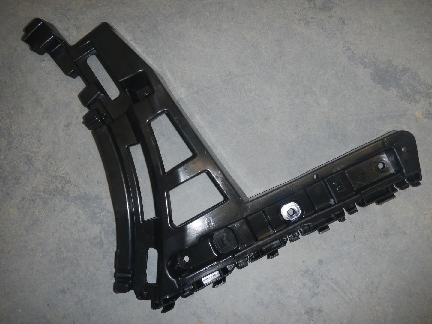 Кронштейн заднего бампера правый