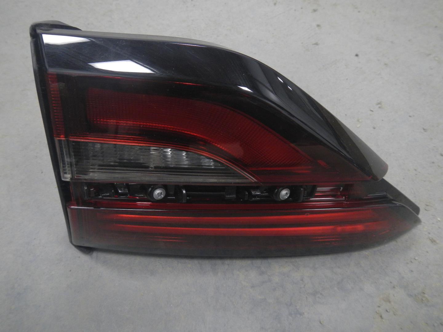 Фонарь задний внутренний правый