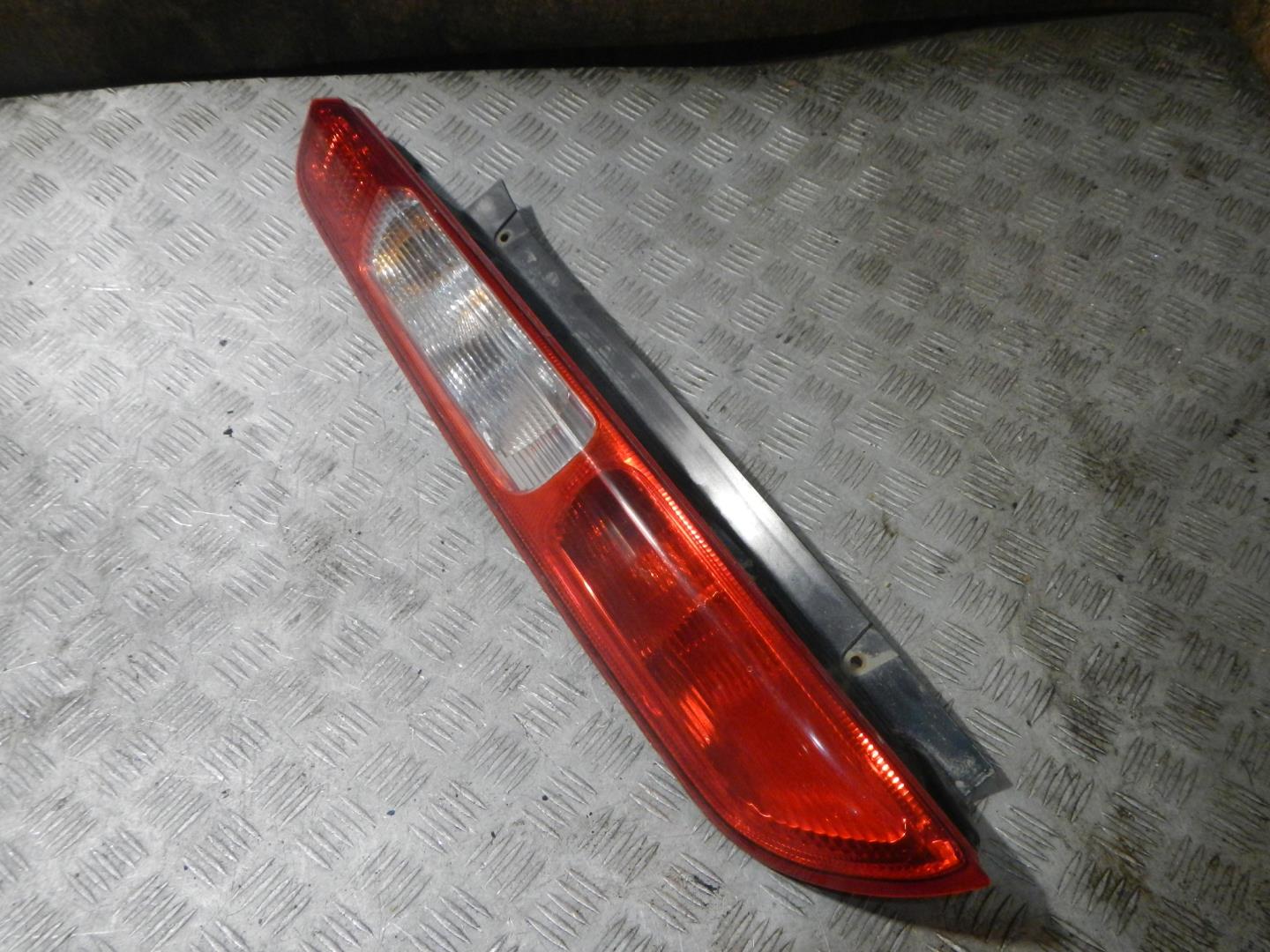 Фонарь задний левый