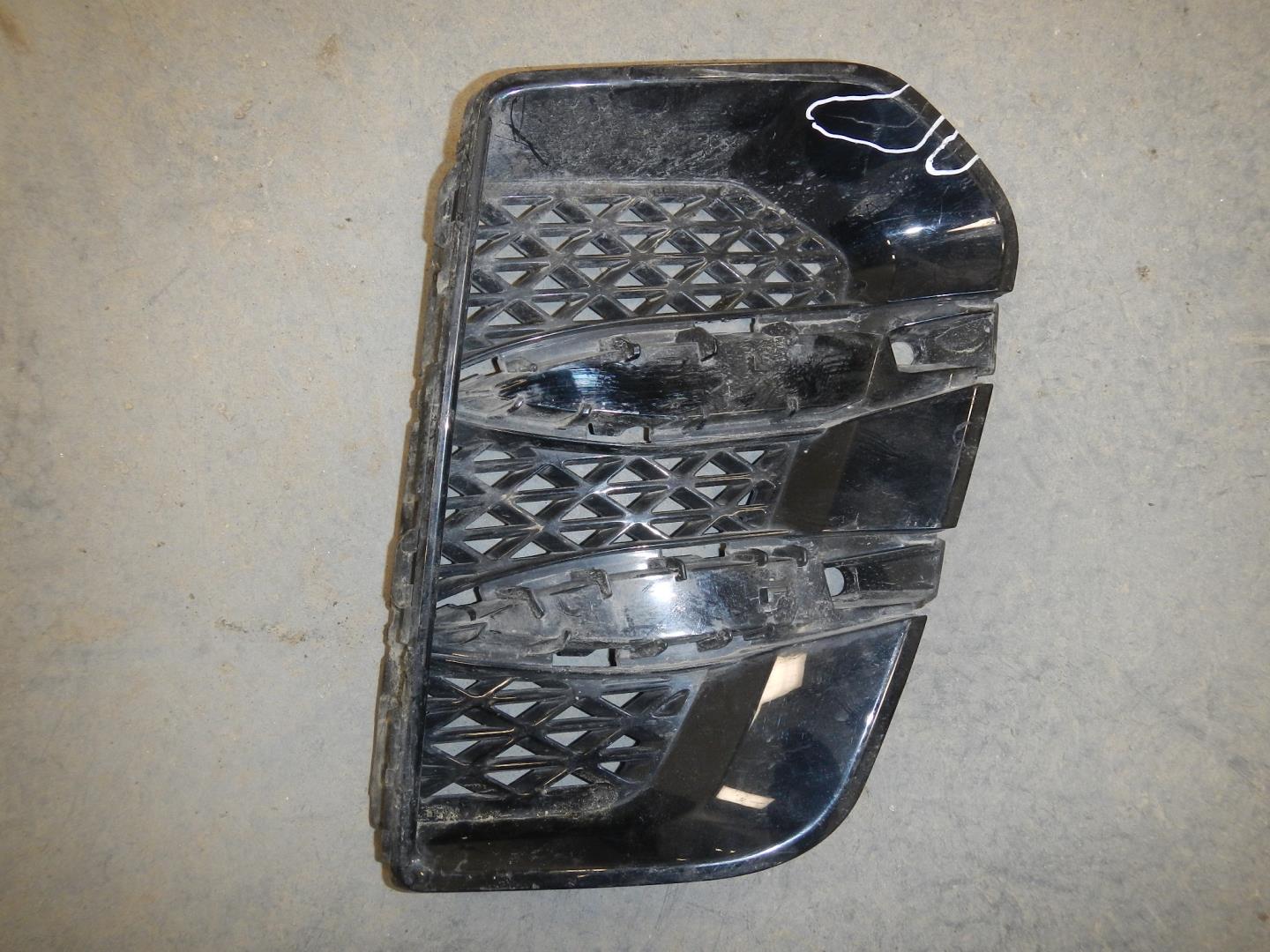 Решетка в бампер правая