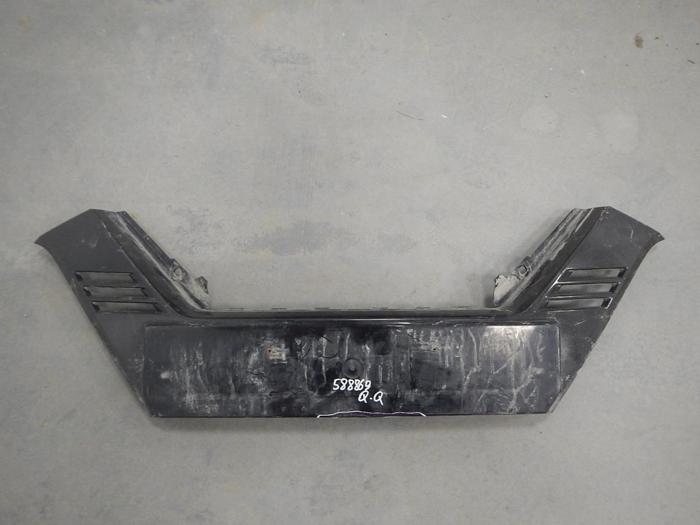 Накладка переднего бампера