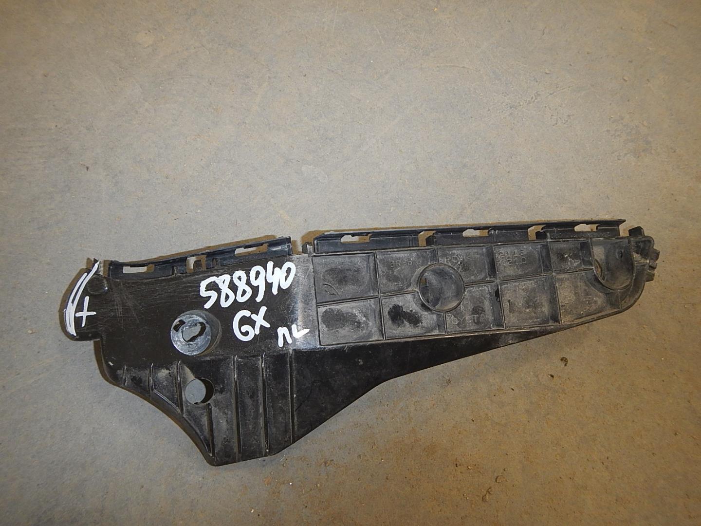 Кронштейн переднего бампера левый