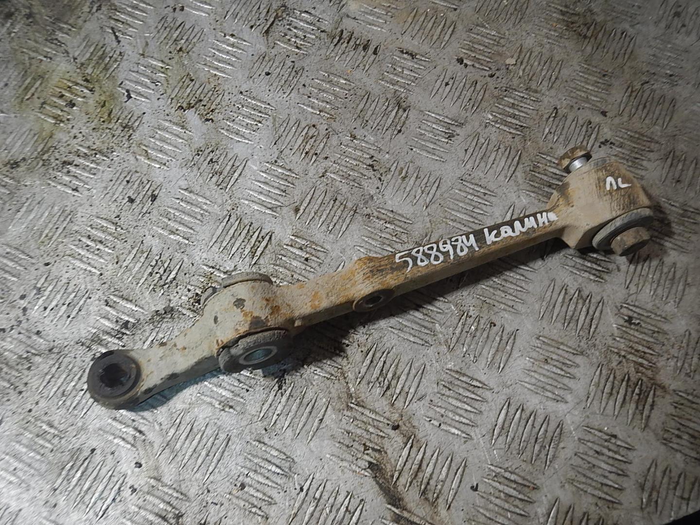 Рычаг передний левый