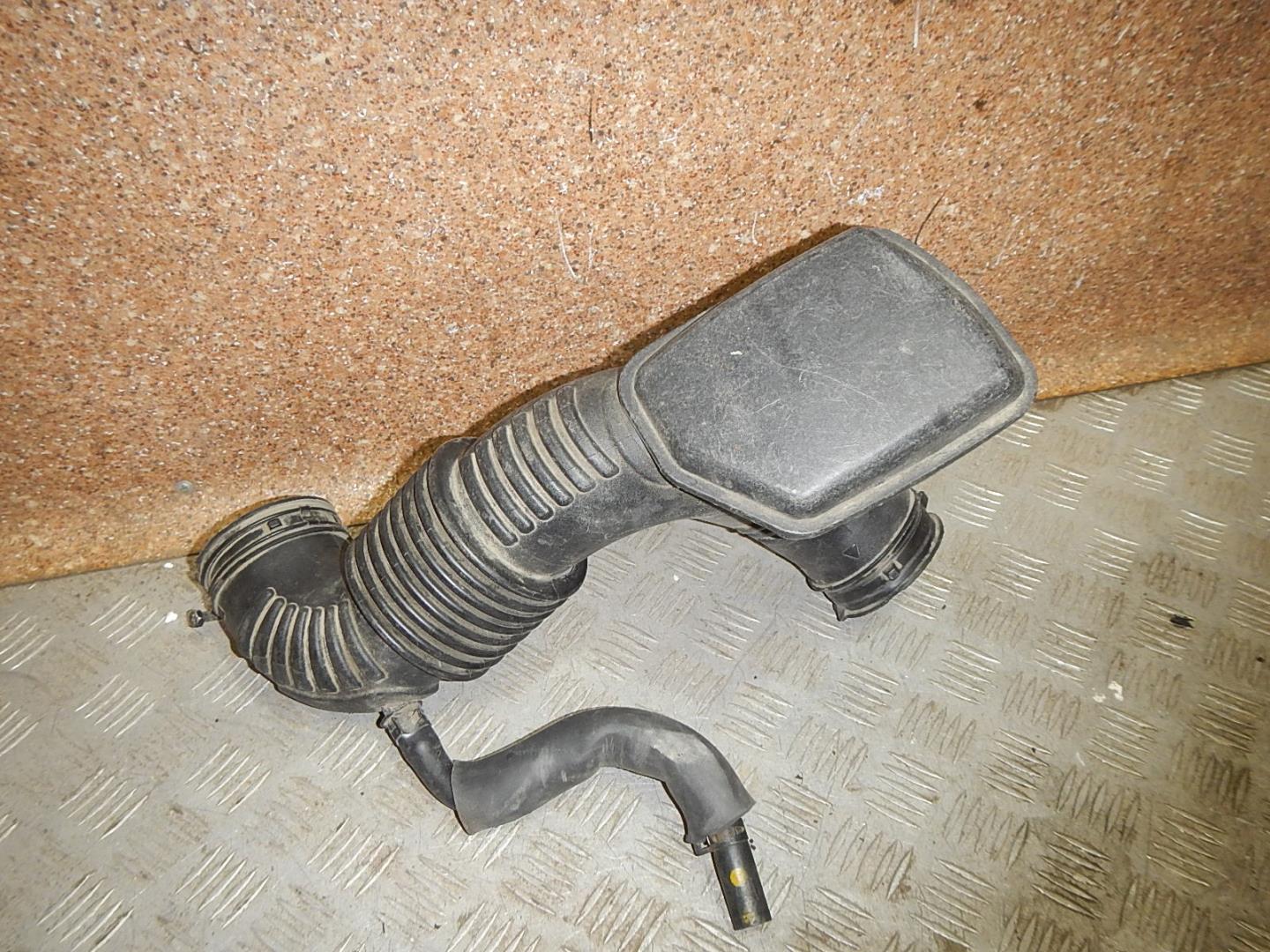 Патрубок воздушного фильтра