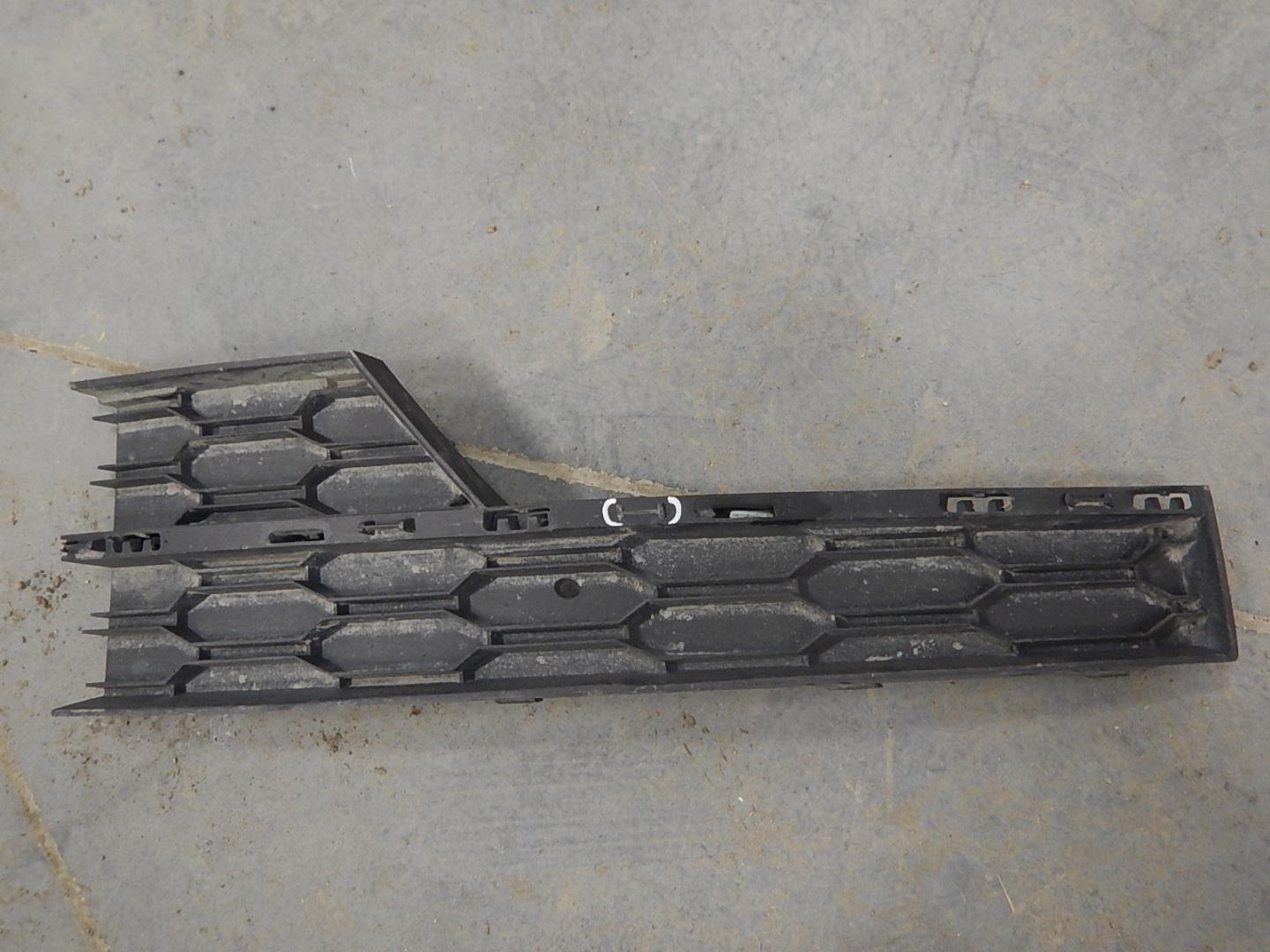 Решетка в бампер левая