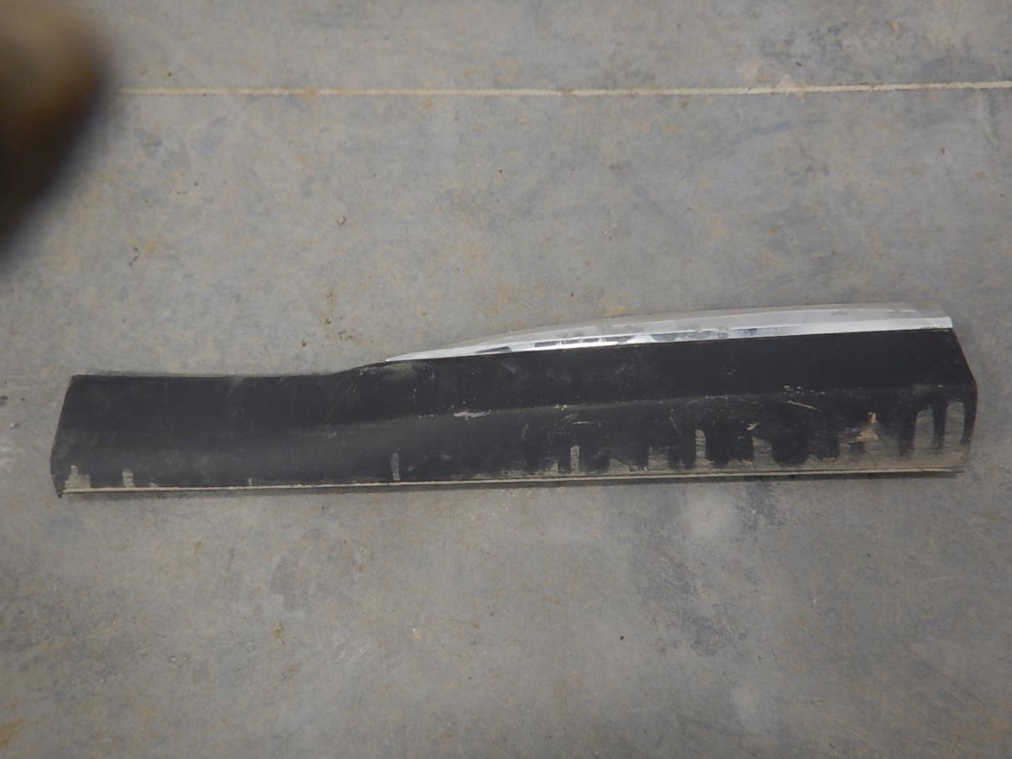 Молдинг задней правой двери