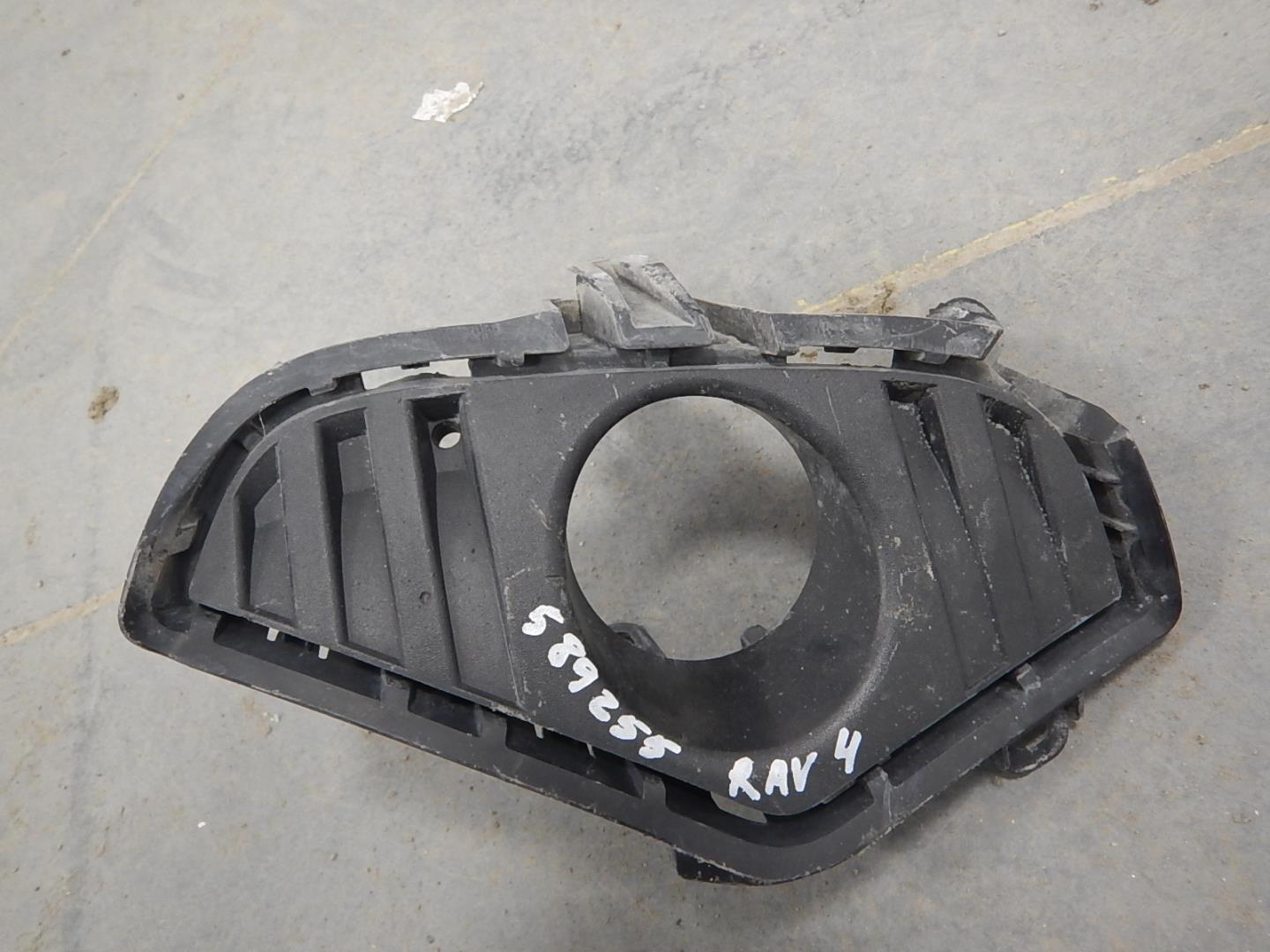 Решетка в бампер правая