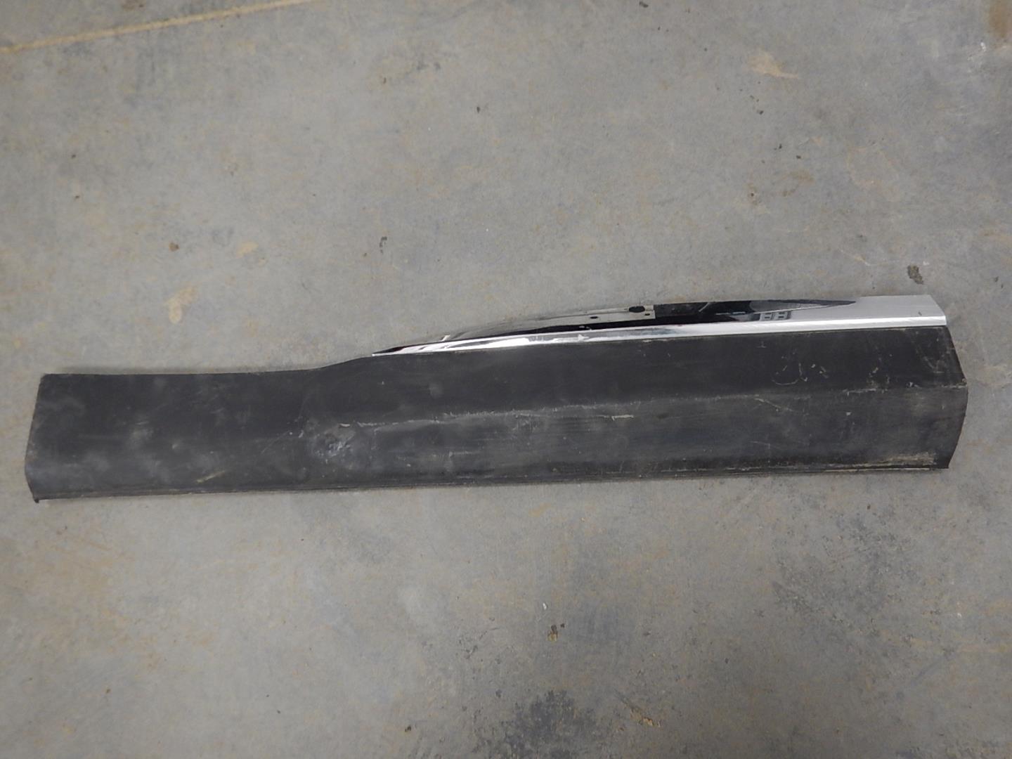 Молдинг задней правой двери