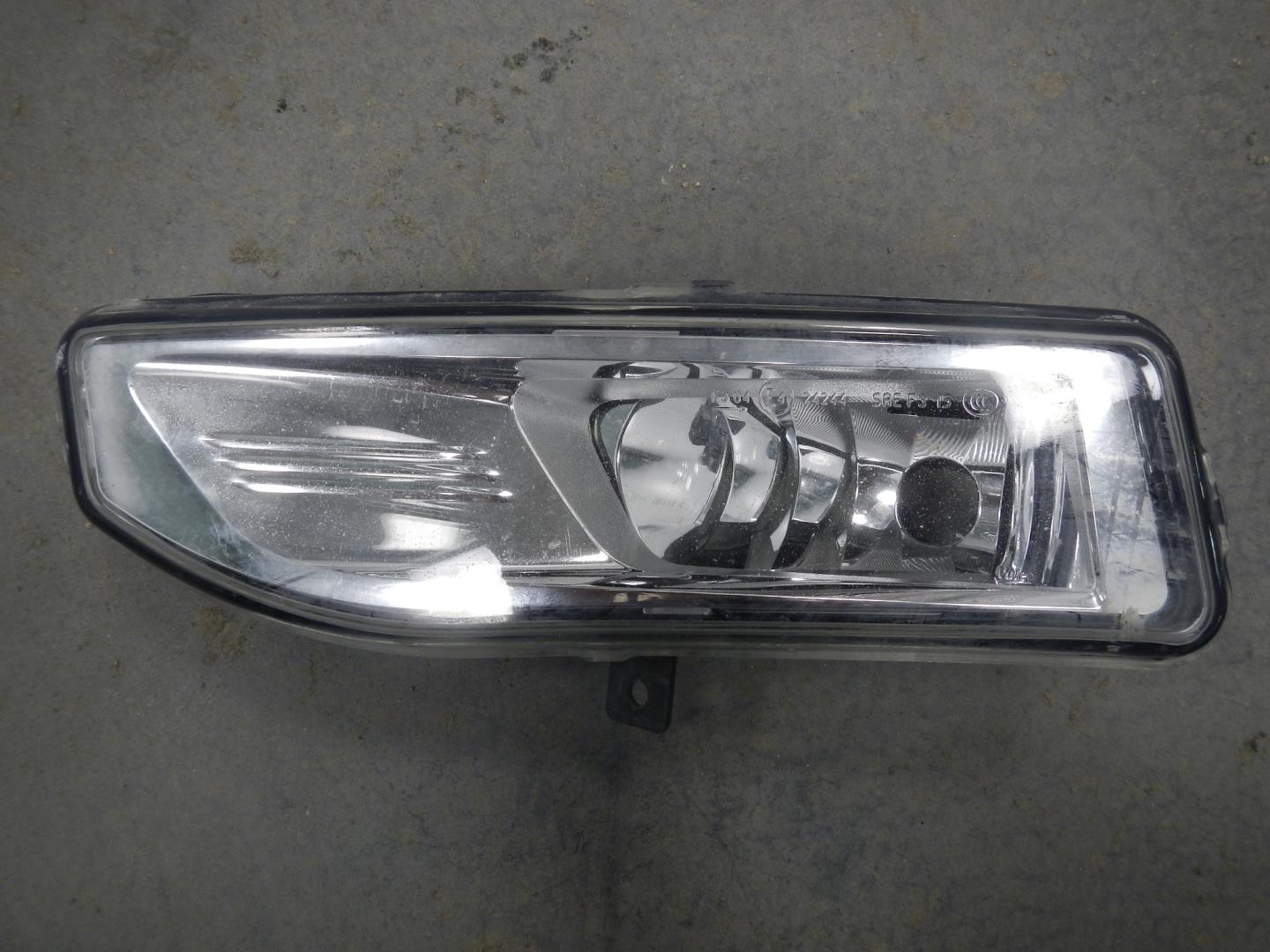 Фара противотуманная левая