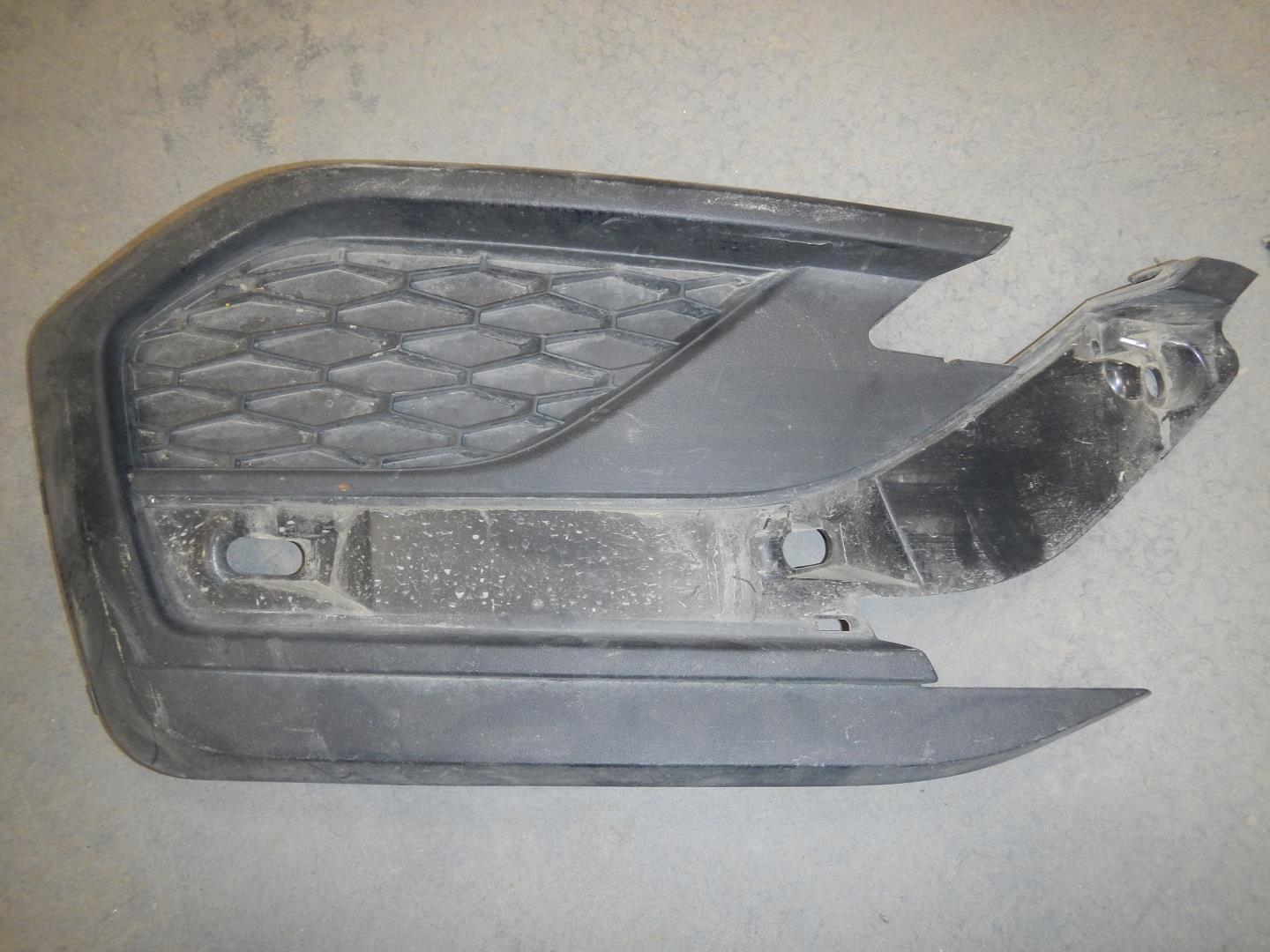 Решетка в бампер правая