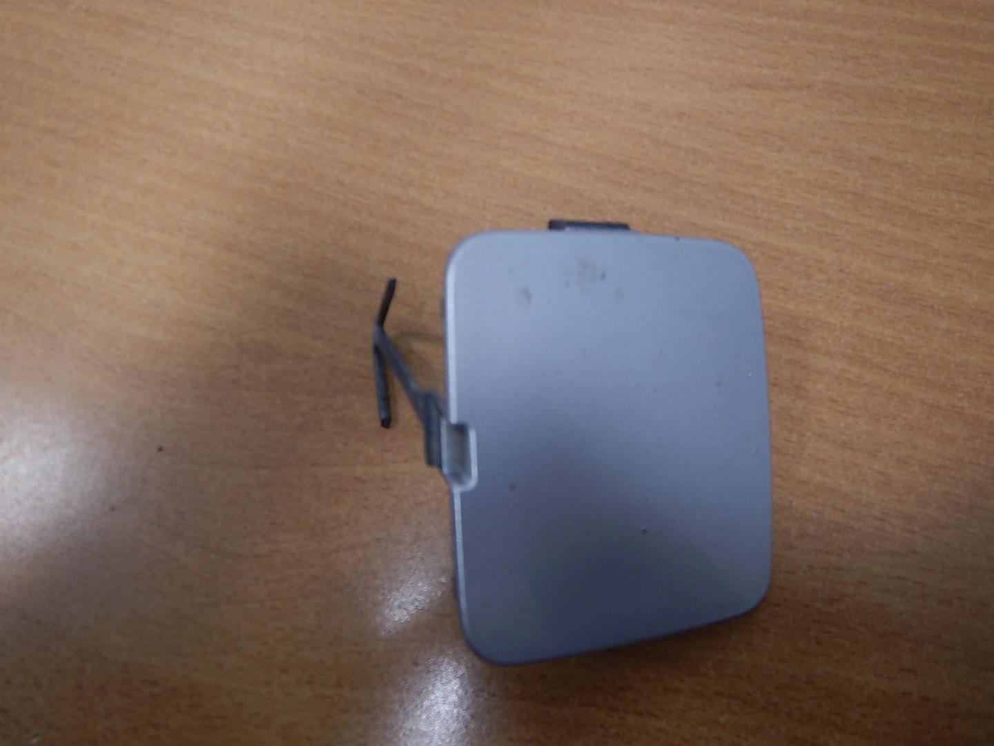 Заглушка буксировочного крюка