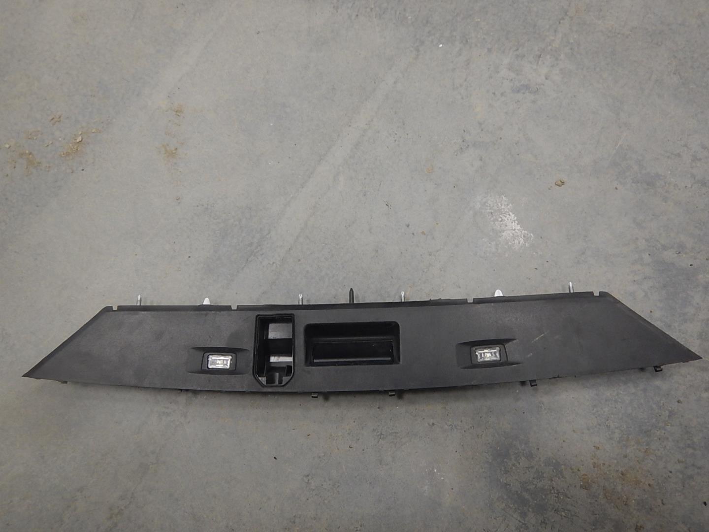 Накладка двери багажника