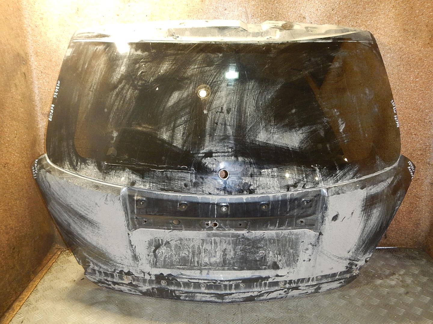 Дверь багажника