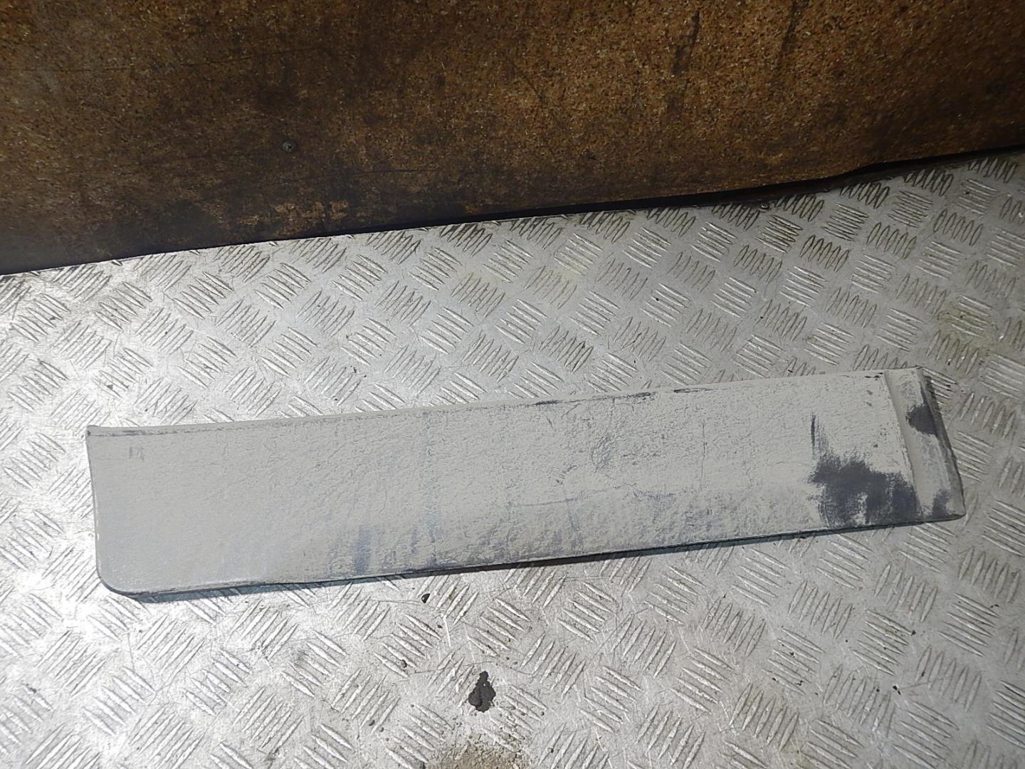 Молдинг задней правой двери