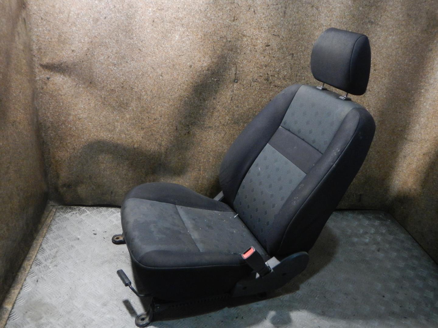 Сиденье переднее правое