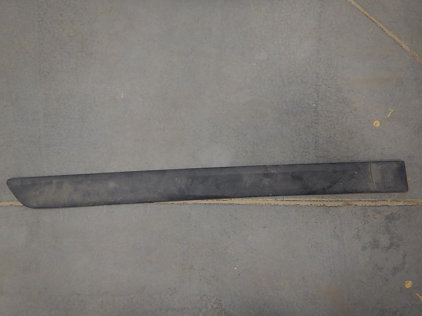 Молдинг задней правой двери