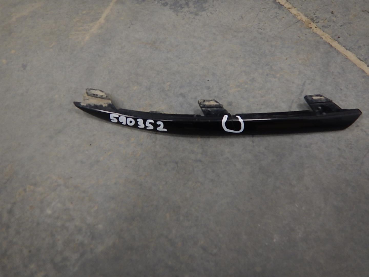 Молдинг заднего бампера