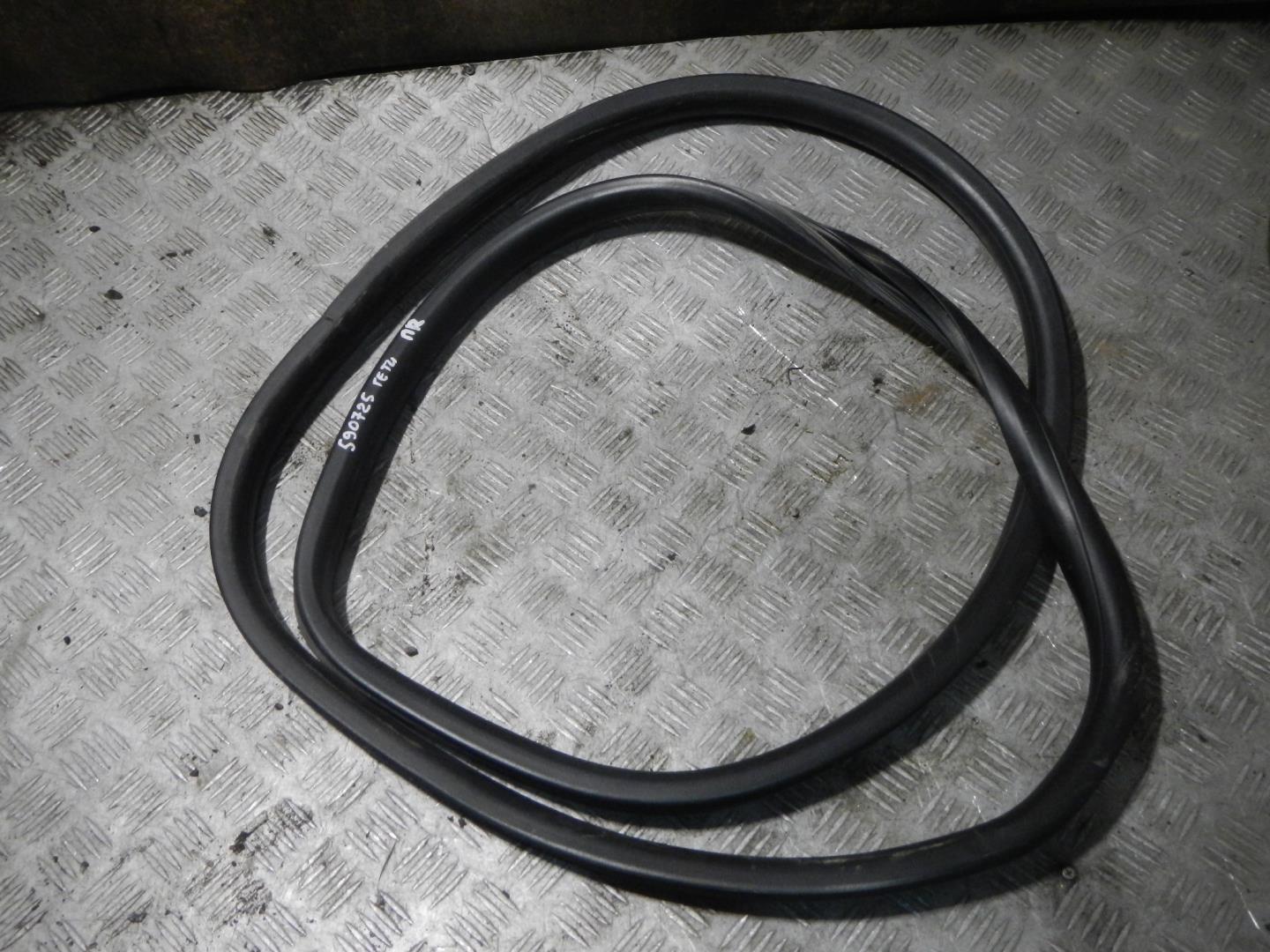 Уплотнитель двери