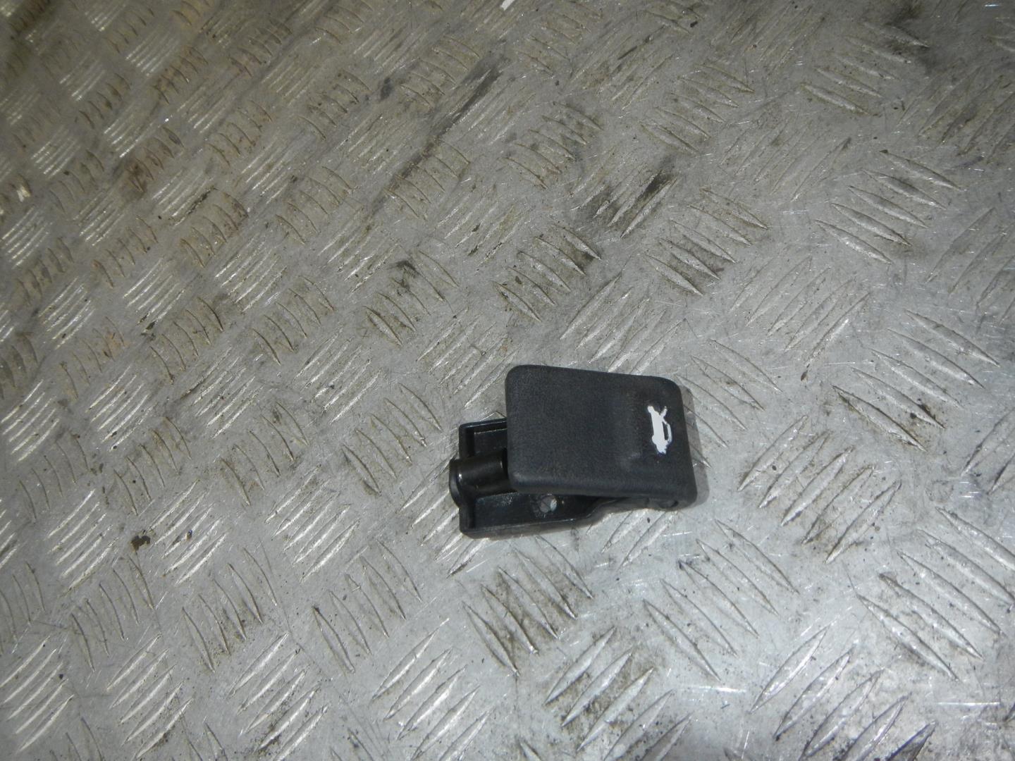 Ручка открывания капота