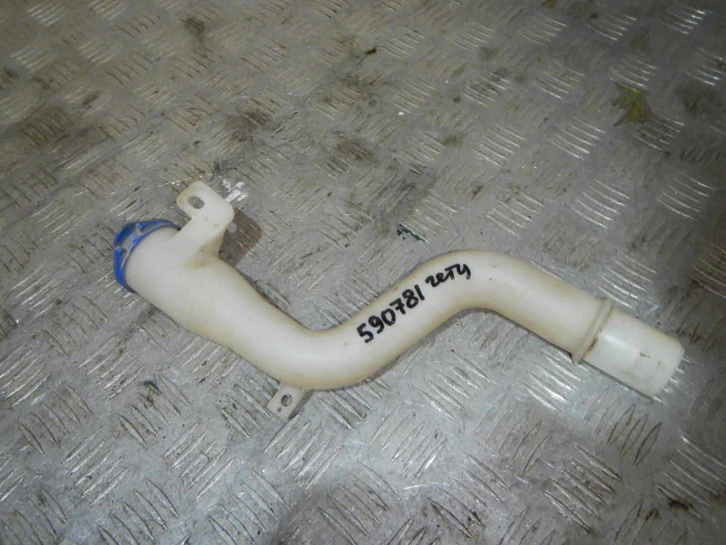 Горловина бачка омывателя