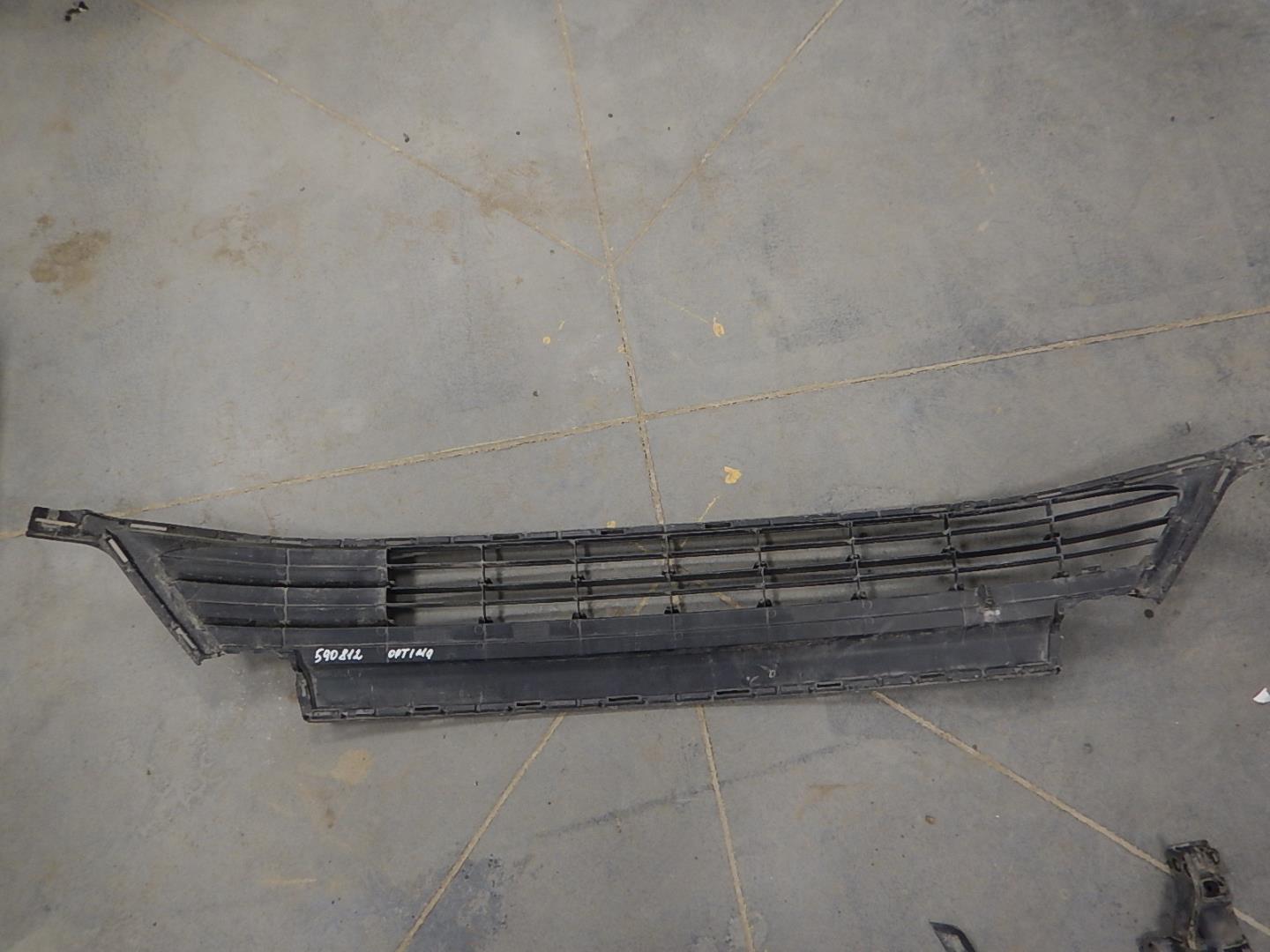 Решетка в бампер центральная