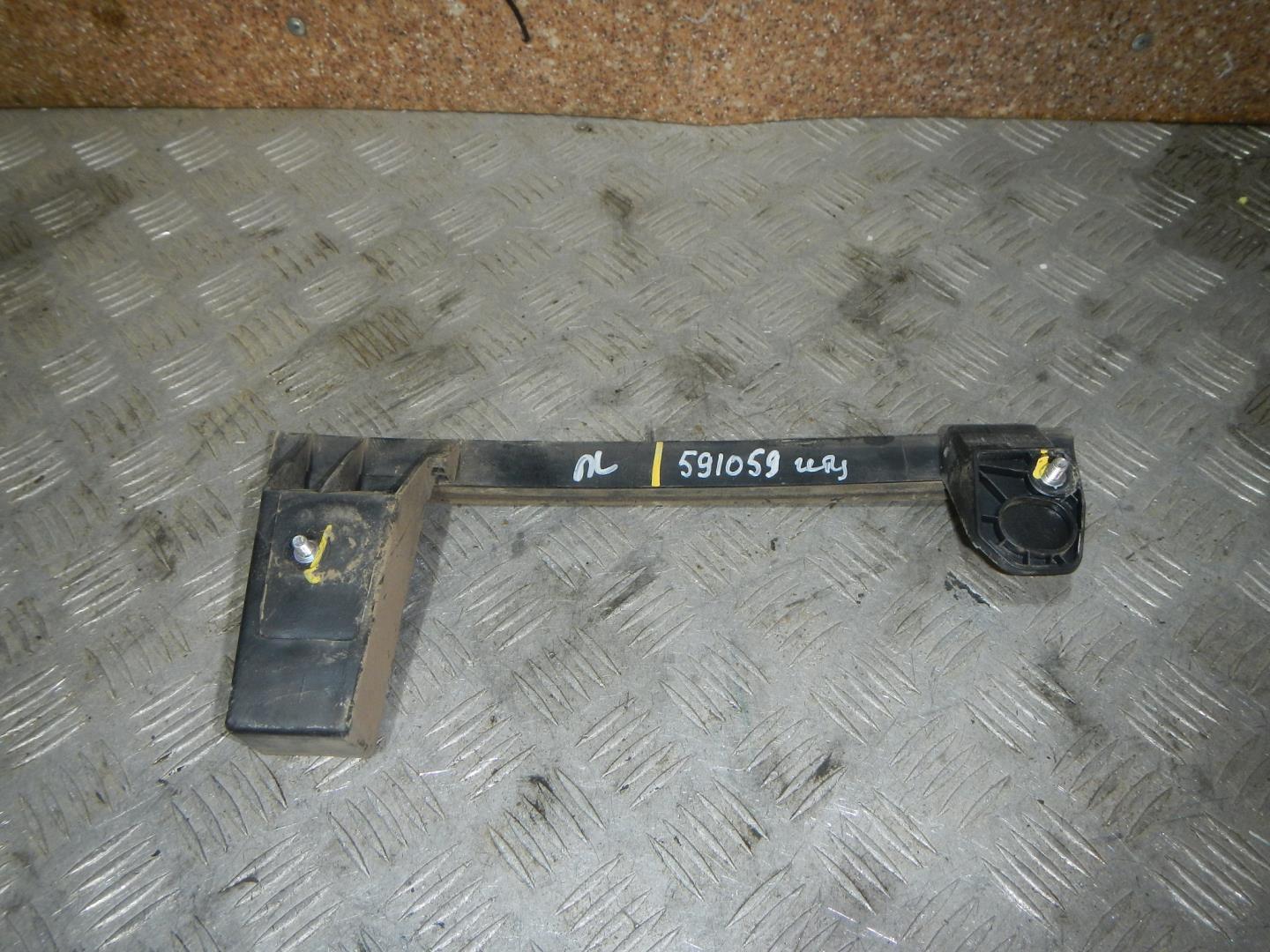 Направляющая стекла двери