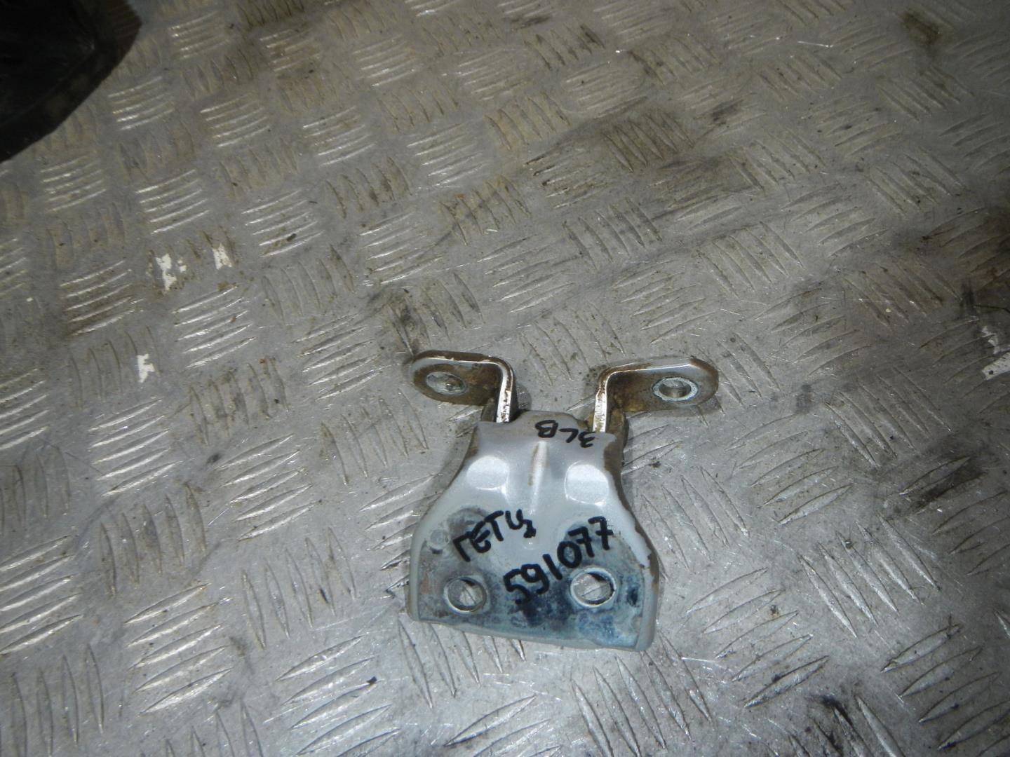 Петля двери задней левой верхняя