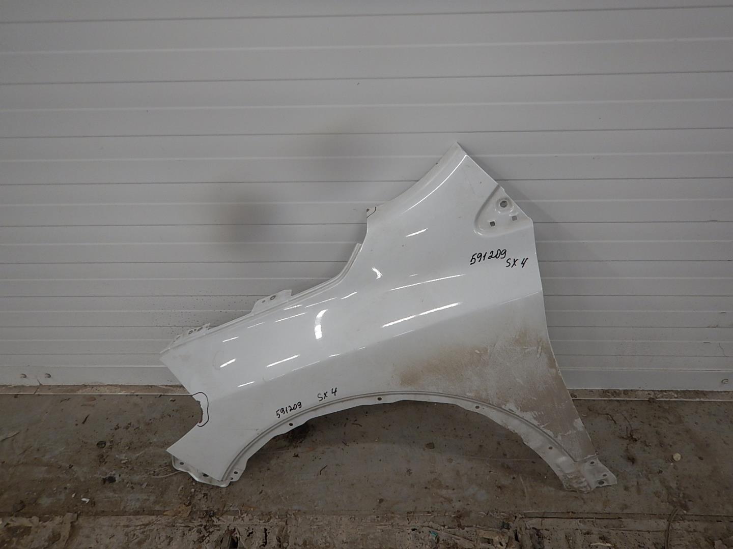 Крыло переднее левое