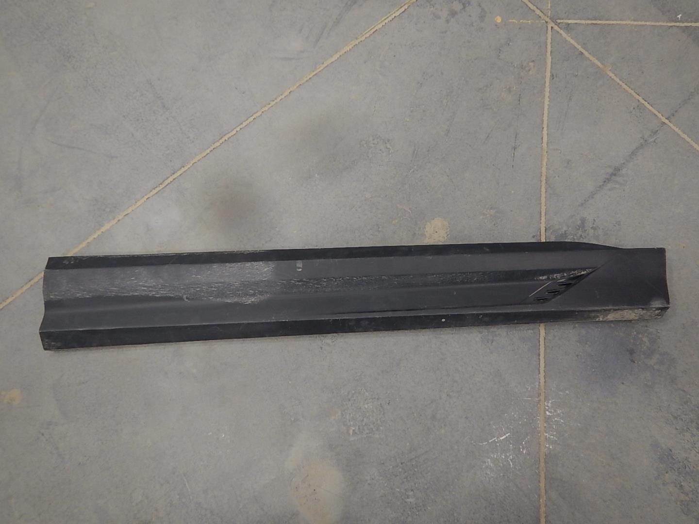 Молдинг передней правой двери