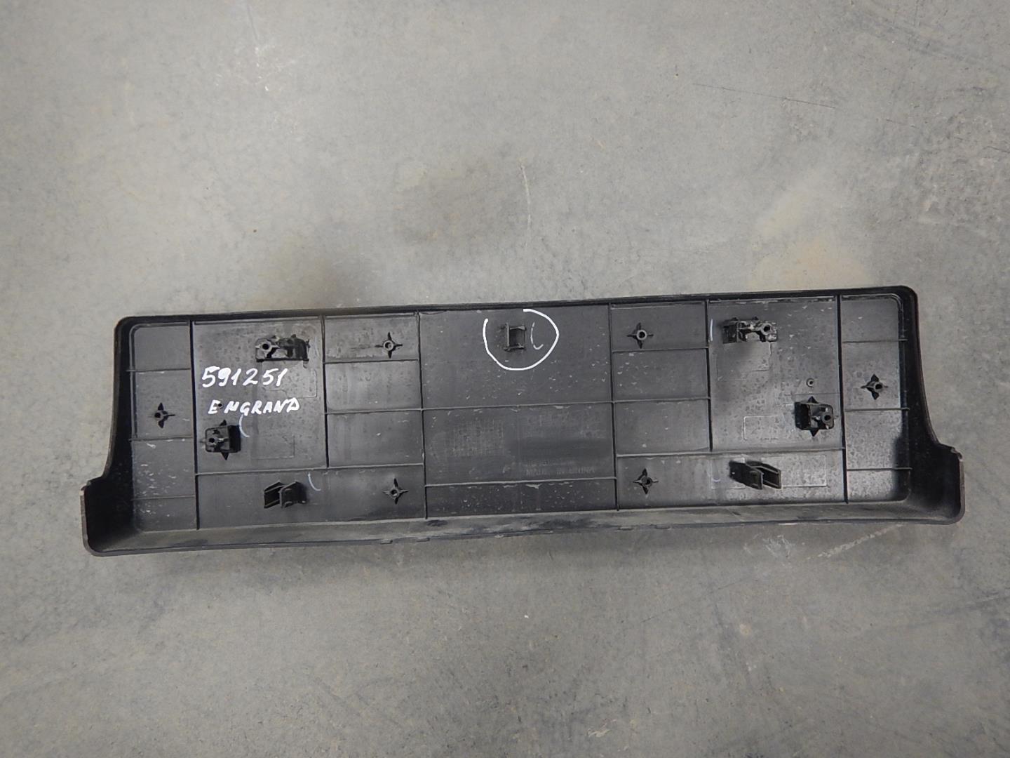 Накладка переднего бампера под номер