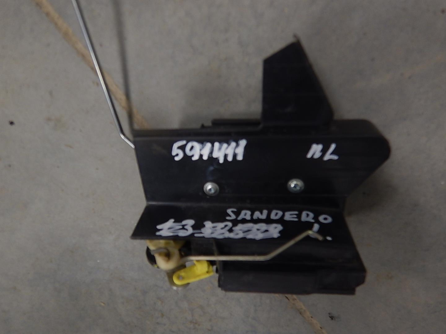 Замок двери передней левой