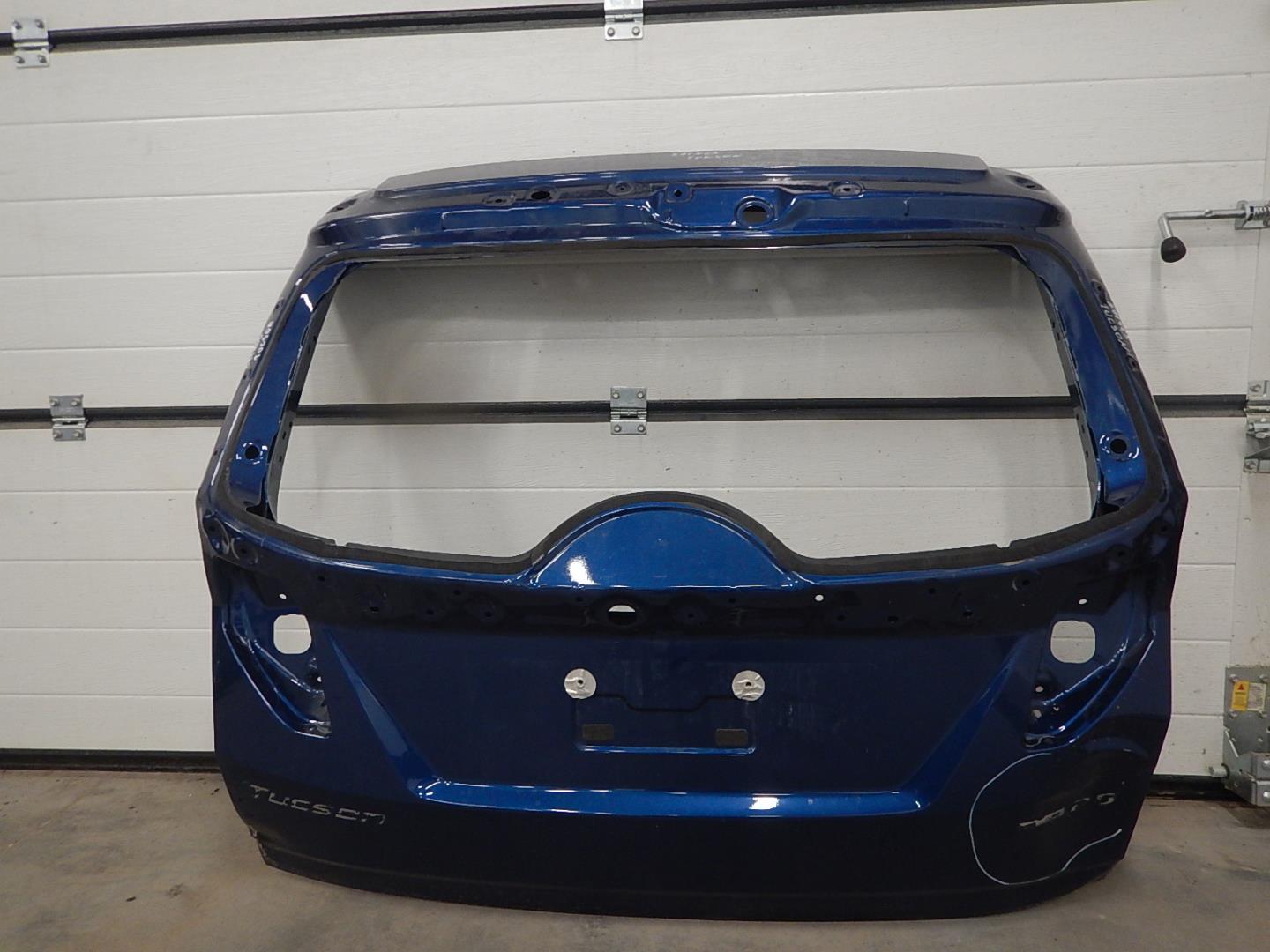 Дверь багажника