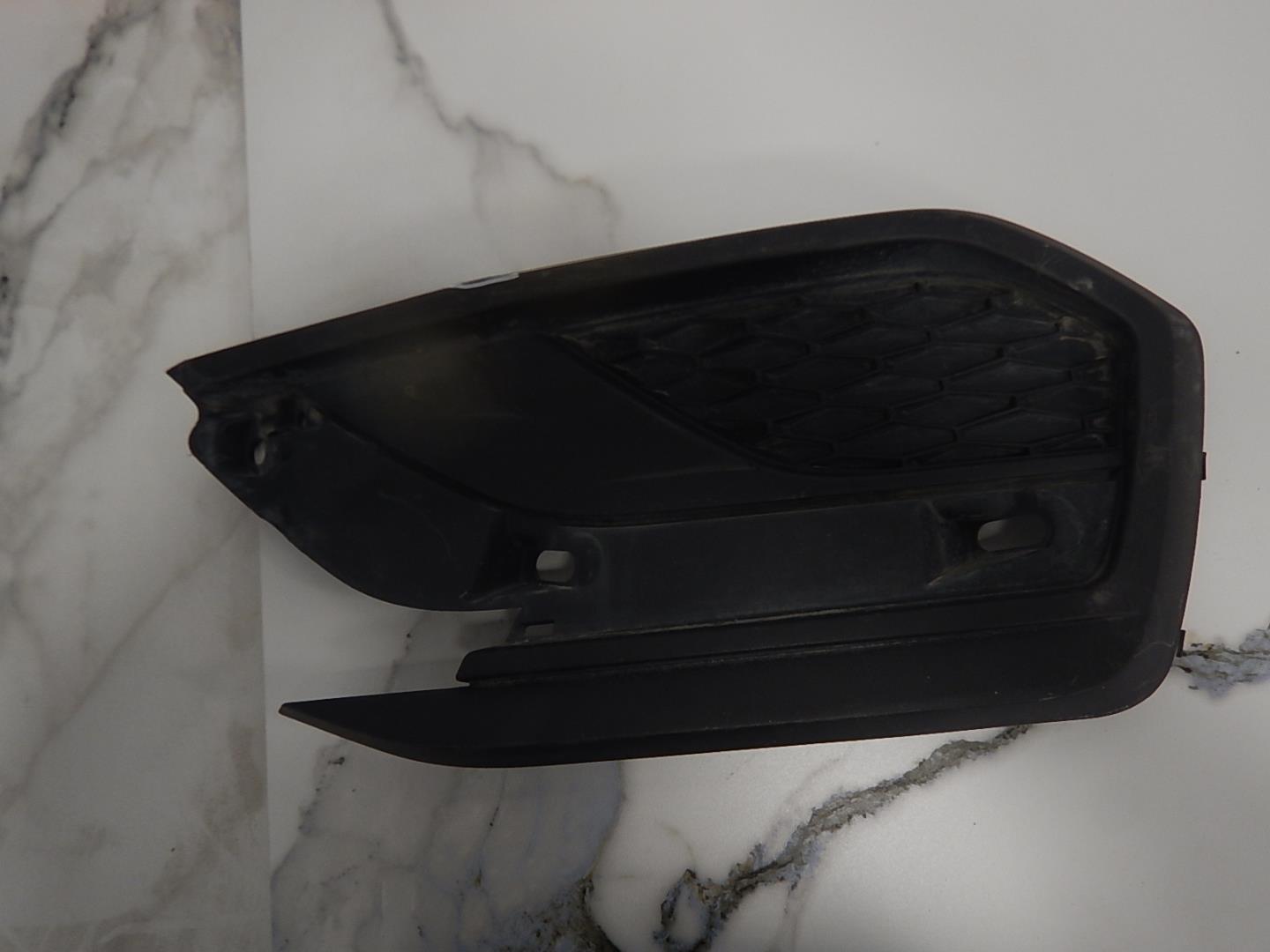 Решетка в бампер левая